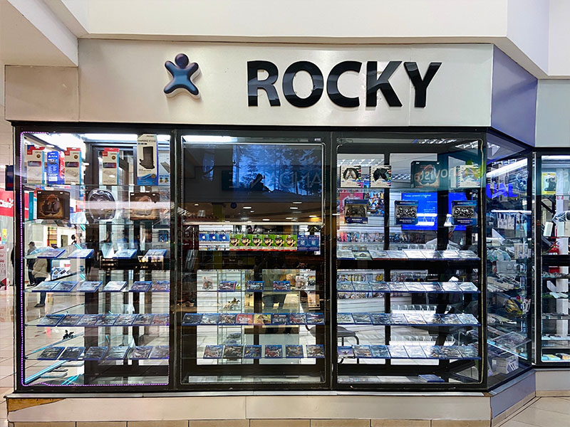 Rocky en el Centro Comercial El Bosque